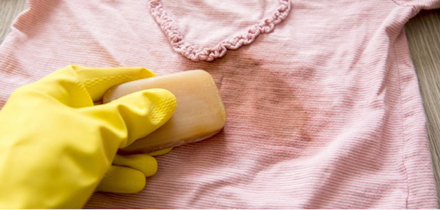 Tipps um Filzstift, Wasserfarben oder Knetflecken aus Kleider zu entfernen
